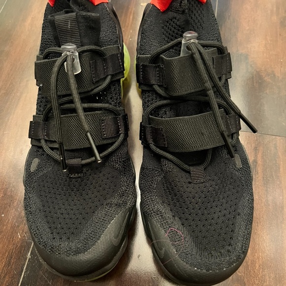 Nike vapormax ankle height. Size 7 in men fits size 8.5 women - Picture 4 of 4